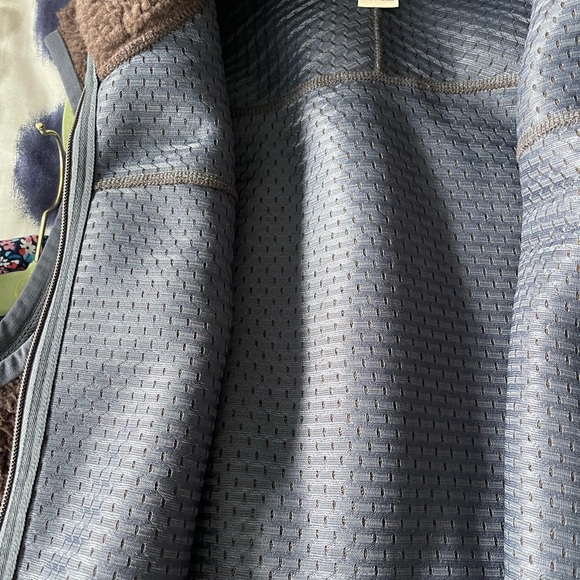 LL Bean Women’s Mountain Pile Sherpa Fleece Vest Mocha Brown Size Large EUC - Picture 6 of 6